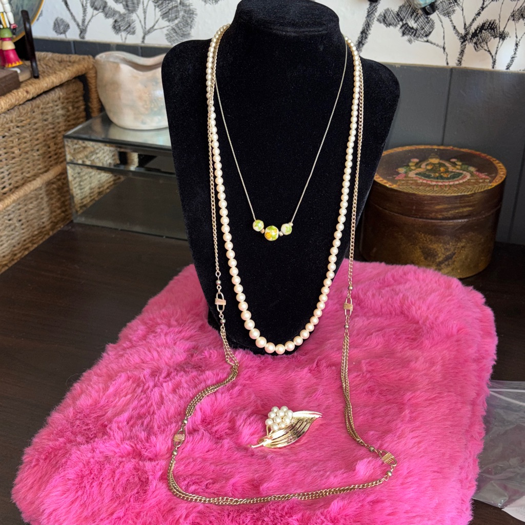Vintage Marvela 1 And 2 Other Necklaces And Brooch Bundle Euc B 18$